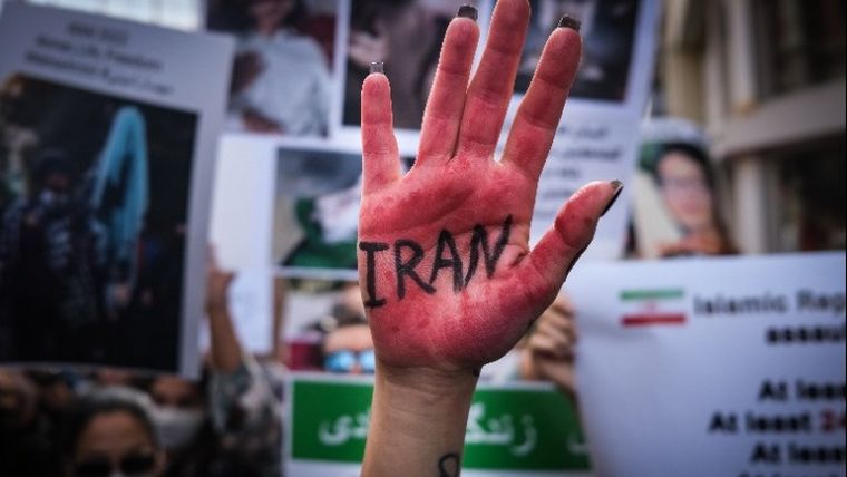 Πάνω από 300 νεκροί από τότε που άρχισαν οι διαδηλώσεις στο Ιράν