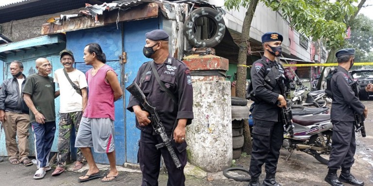 Επίθεση βομβιστή σε αστυνομικό τμήμα στην Ινδονησία