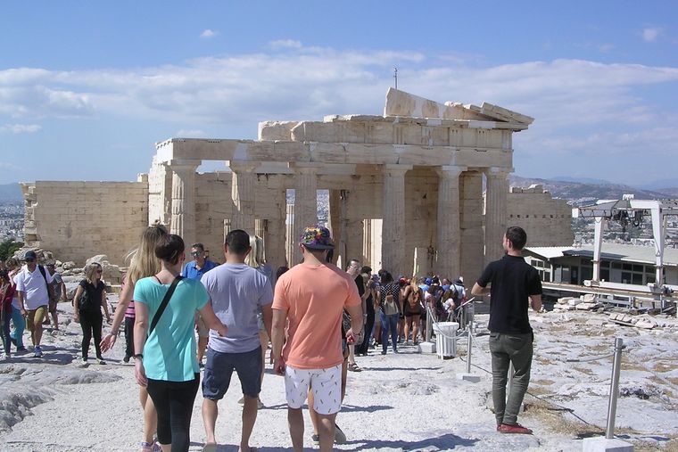 «Η μεγάλη επιστροφή του ελληνικού τουρισμού» , πάνω από 18 δισ. ευρώ τα έσοδα