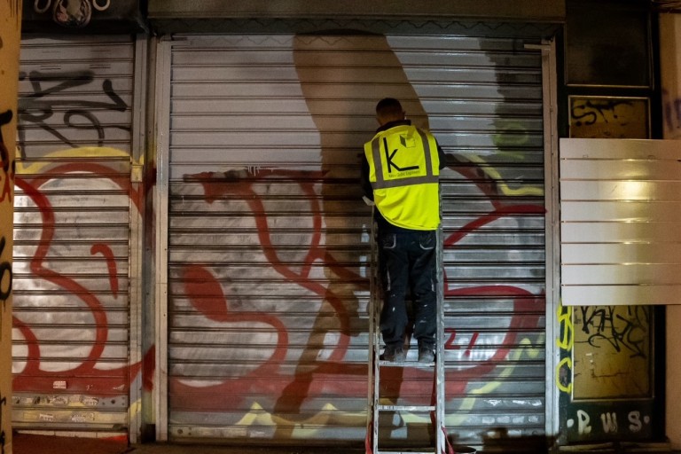 Δήμος Αθηναίων: Επιχείρηση αντι-γκράφιτι στο κέντρο της πόλης