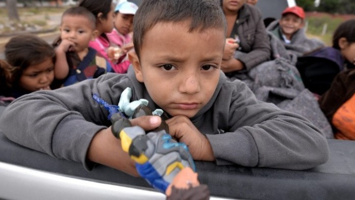 Πάνω από 50 ασυνόδευτοι ανήλικοι μετανάστες εντοπίστηκαν σε φορτηγό στο Μεξικό