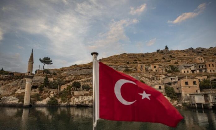 HRW: Οι τουρκικές αρχές χρησιμοποιούν δικαστήρια και νομοθεσία για να στοχοθετήσουν τους διαφωνούντες