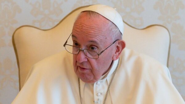 Πάπας Φραγκίσκος: Η ομοφυλοφιλία δεν αποτελεί αδίκημα, ορισμένοι επίσκοποι έχουν λανθασμένη θέση