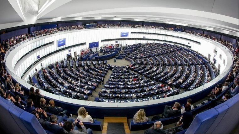 Ευρωπαϊκό Κοινοβούλιο: Κατεπείγουσα διαδικασία άρσης της ασυλίας δύο βουλευτών