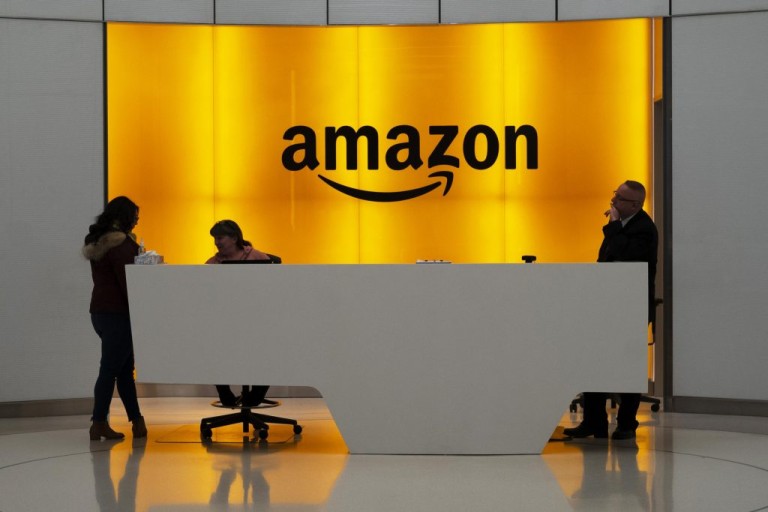 Πάνω από 18.000 εργαζομένους απολύει η Amazon