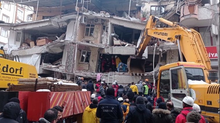 Φονικός σεισμός 7,8 Ρίχτερ στη Τουρκία – Τουλάχιστον 313 νεκροί