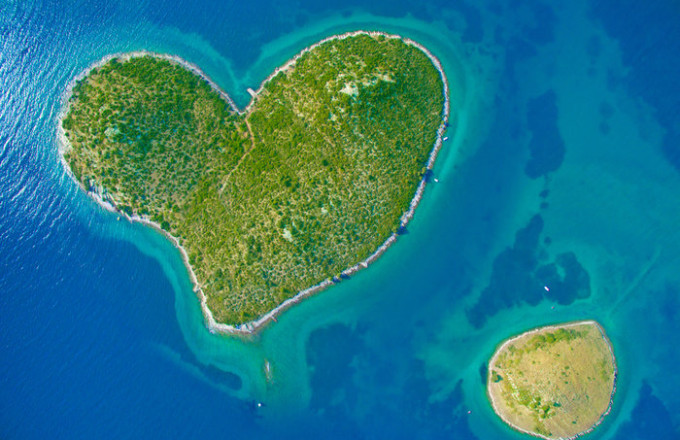 Ο Τέλειος Βαλεντίνος: Πωλείται τμήμα του κροατικού νησιού σε σχήμα καρδιάς