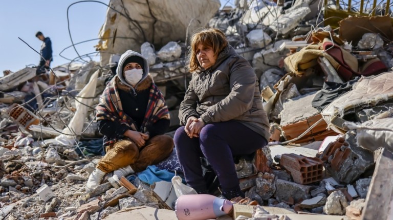 Ανησυχία για μολυσματικές ασθένειες στις σεισμόπληκτες Τουρκία και Συρία