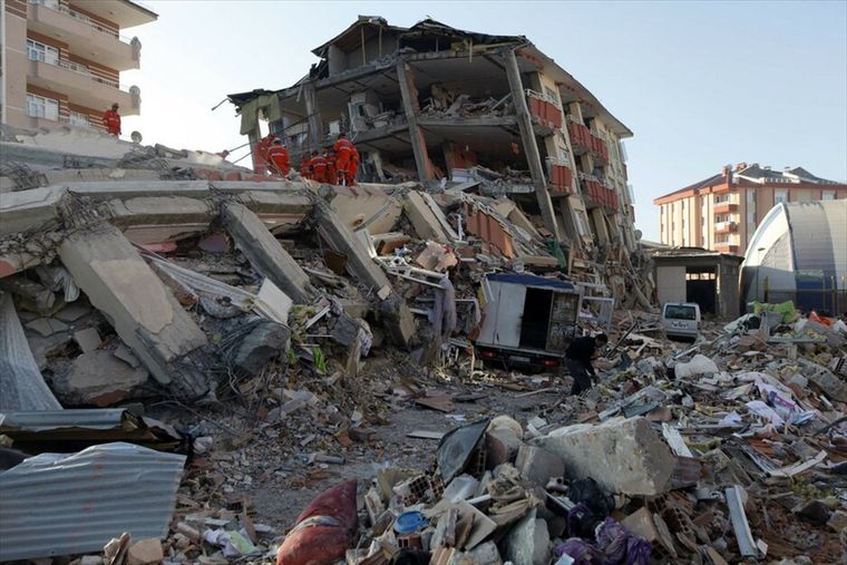 Φονικός σεισμός 7,8 Ρίχτερ στη Τουρκία - Τουλάχιστον 313 νεκροί