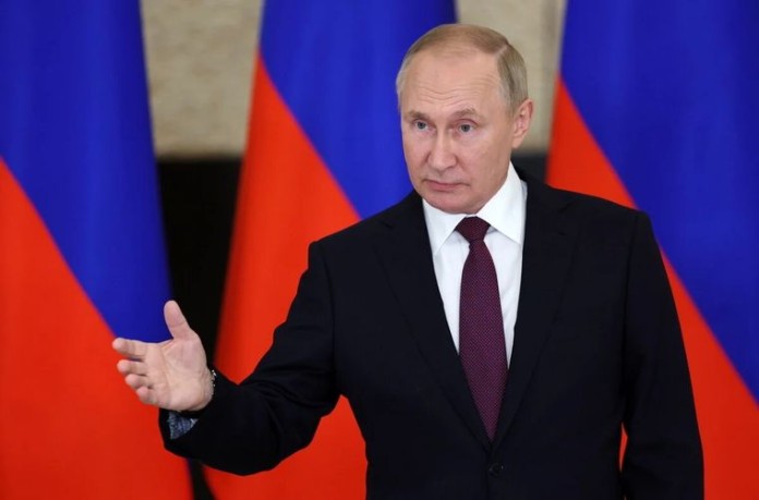 Πούτιν σε επιχειρηματική ελίτ: Μην ζητιανεύετε για χρήμα στη Δύση, επενδύστε στη Ρωσία