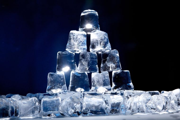 Ανακαλύφθηκε νέο είδος άμορφου πάγου με πυκνότητα σχεδόν όση και του νερού