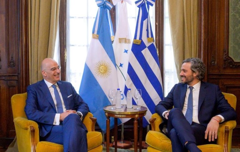 Ν. Δένδιας: Θα κατασκευαστούν δύο γήπεδα ποδοσφαίρου με την ονομασία Ελλάδα (Grecia) στο δήμο Μπερίσο της Αργεντινής