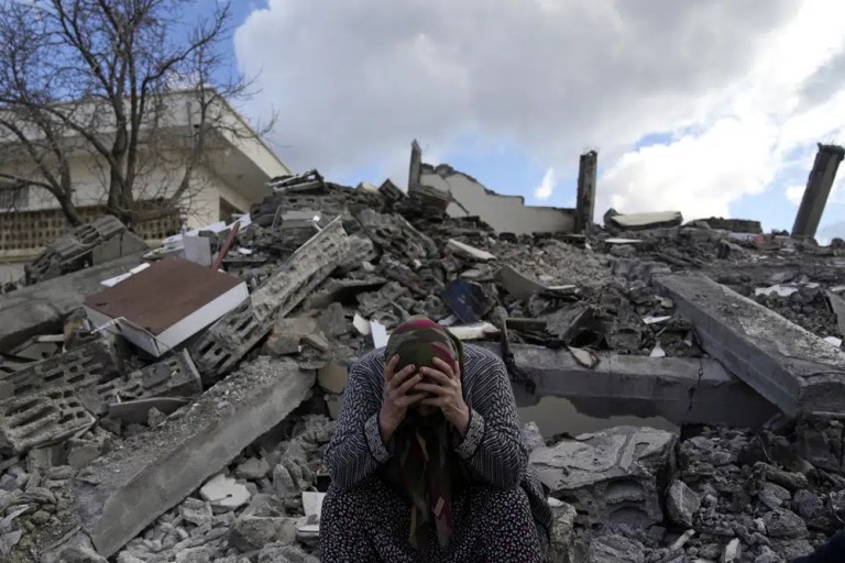 Ξεπέρασαν τους 5.000 οι νεκροί από τους σεισμούς σε Τουρκία και Συρία