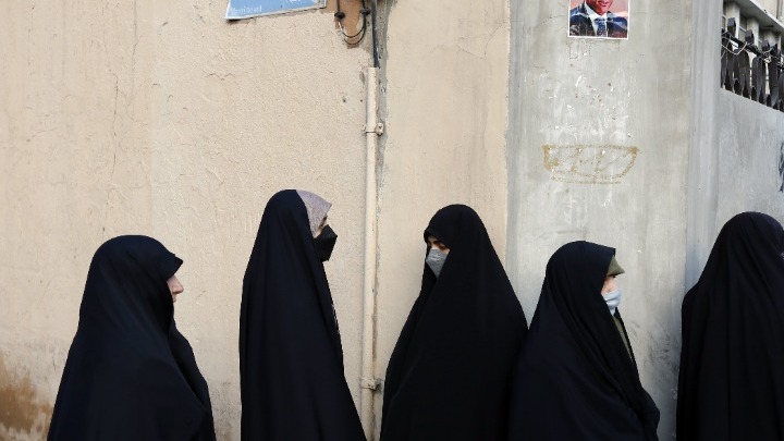 Ιράν: «Οι γυναίκες που παραβιάζουν τον ισλαμικό ενδυματολογικό κώδικα θα τιμωρούνται»