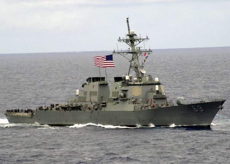 Η Κίνα ανακοίνωσε πως εκδίωξε αμερικανικό πολεμικό πλοίο από τη Νότια Σινική Θάλασσα, διαψεύδουν οι ΗΠΑ