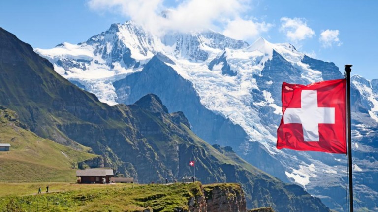 Ελβετία: Πρώτη φορά στα χρονικά συνταξιούχοι κατέθεσαν μήνυση για τις επιπτώσεις της κλιματικής αλλαγής στην υγεία τους