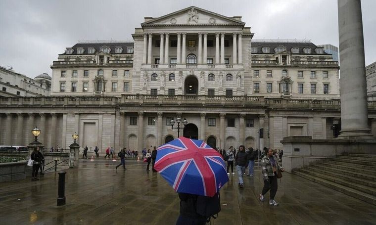 Νέα αύξηση των επιτοκίων από τη Τράπεζα της Αγγλίας