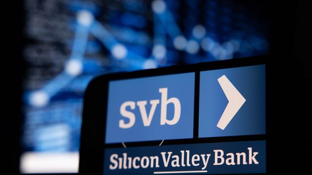 Ο βρετανικός κλάδος της τράπεζας SVB πωλήθηκε στην HSBC έναντι 1 στερλίνας Προστατευμένες οι καταθέσεις