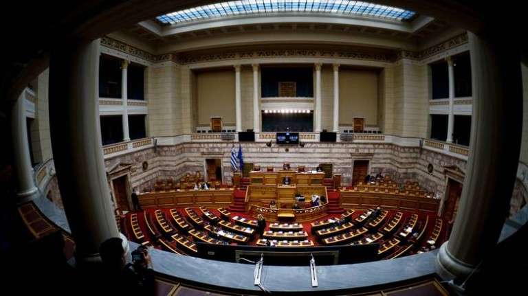 Στη Βουλή το νομοσχέδιο για την αποπληρωμή οφειλών στο Δημόσιο σε 72 και 120 δόσεις