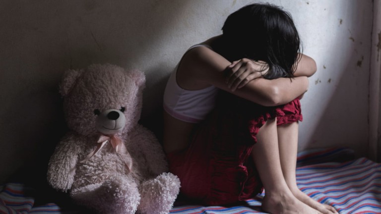 Παρενοχλούσε σεξουαλικά την ανήλικη κόρη της συντρόφου του