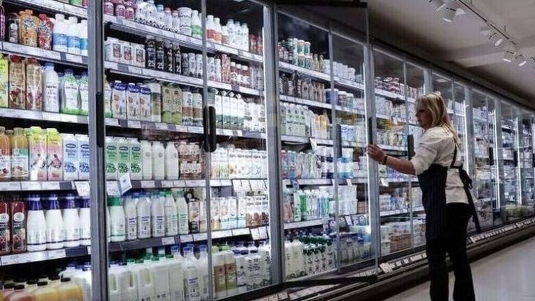 Άνοδος τζίρου στα σούπερ μάρκετ ενώ οι καταναλωτές μειώνουν τις αγορές του