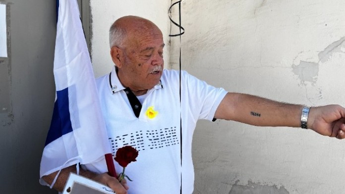 Θεσσαλονίκη:Με χαραγμένα στα χέρια του τα νούμερα των ομήρων γονιών του στα στρατόπεδα των ναζί