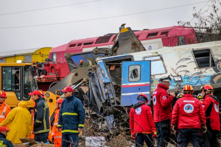 Συνεχίζεται η επιχείρηση έρευνας στο σημείο της σύγκρουσης των τρένων στα Τέμπη