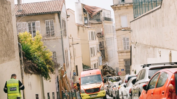 Κατάρρευση πολυκατοικίας στη Μασσαλία: Εντοπίστηκαν δύο πτώματα