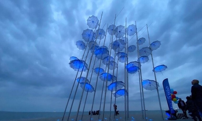 «Μπλε» θα φωτιστούν το Σάββατο οι Ομπρέλες του Ζογγολόπουλου