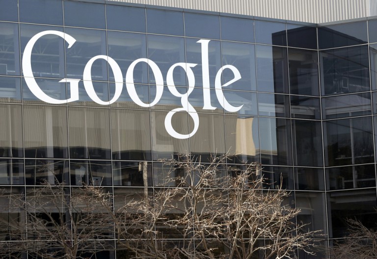 Εκατοντάδες υπάλληλοι της Google στα γραφεία της εταιρείας στο Λονδίνο πραγματοποίησαν