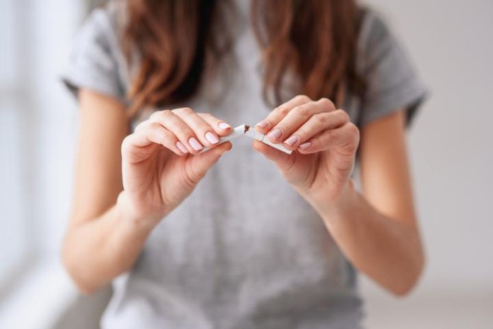 Θα απαγορευθεί η διαφήμιση καπνού που απευθύνεται σε νέους