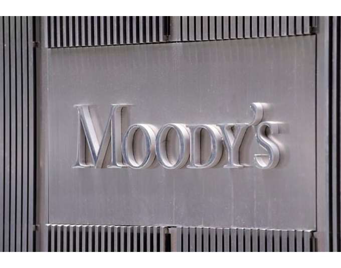 Η Moody’s προβλέπει για το ελληνικό χρέος μία από τις μεγαλύτερες μειώσεις παγκοσμίως