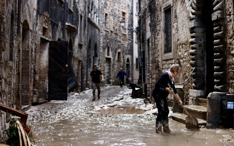 Ιταλία: Νεκροί και 13.000 εκτοπισμένοι από τις καταστροφικές πλημμύρες