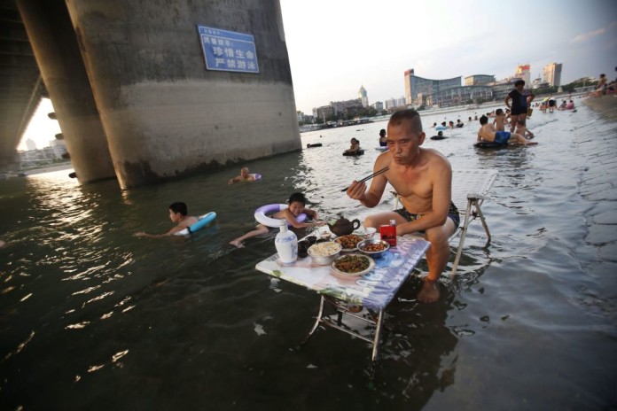 Μεγάλες πόλεις της Κίνας «βράζουν» στη ζέστη
