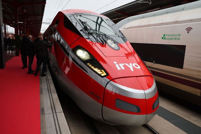 Η κυβέρνηση της Ισπανίας μειώνει την τιμή των εισιτηρίων των τρένων για τους νέους για ενισχύσει τον τουρισμό