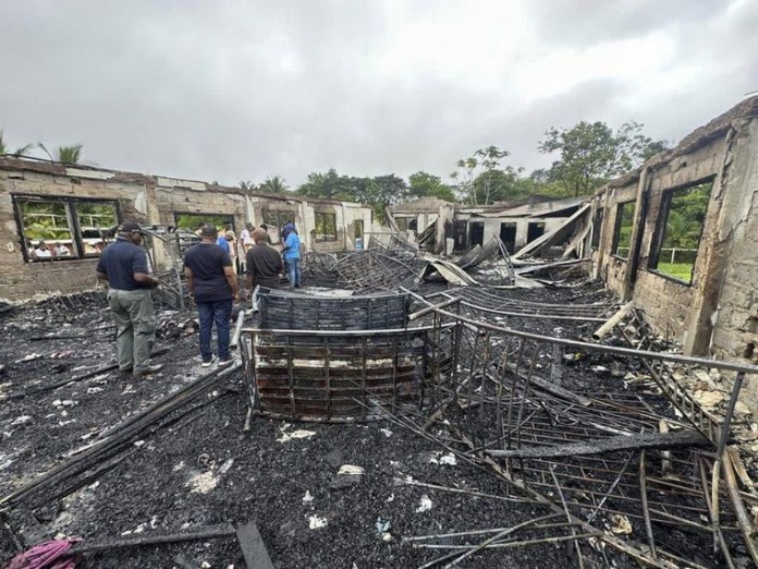 Δεκαεννέα κορίτσια νεκρά από πυρκαγιά σε κοιτώνα σχολείου στη Γουιάνα, για εμπρησμό κάνουν λόγο οι αρχές