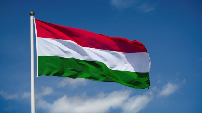 Η Βουδαπέστη μπλοκάρει τη στρατιωτική βοήθεια που χορηγεί η ΕΕ στην Ουκρανία