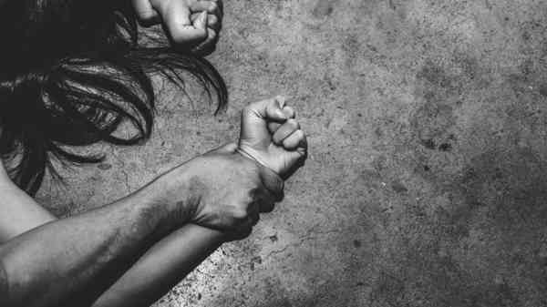 Συλλήψεις ανηλίκων στην Λάρισα για βιασμό 22χρονης κοπέλας
