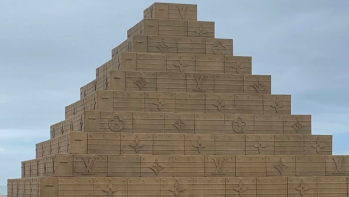 Ο Φαρέλ Γουίλιαμς ύψωσε πυραμίδα Louis Vuitton στο «Something in the Water 2023»