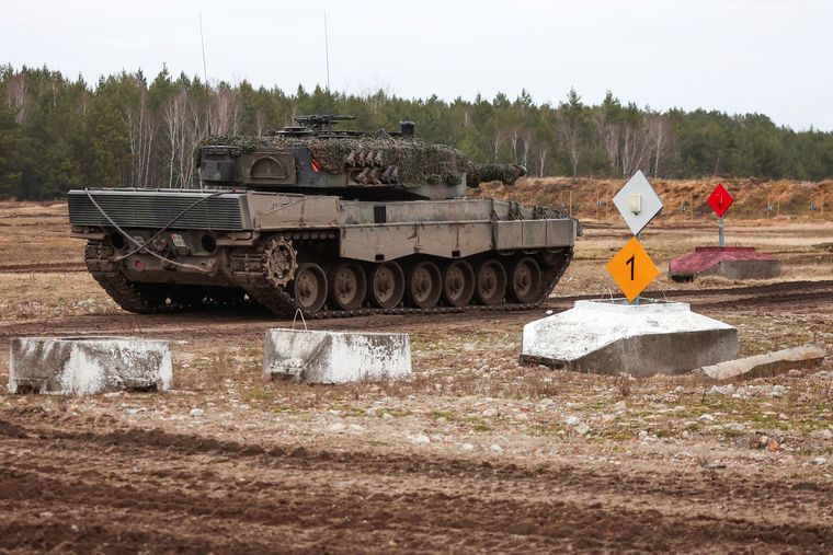 Πριμ στους Ρώσους στρατιώτες που καταστρέφουν δυτικά άρματα μάχης