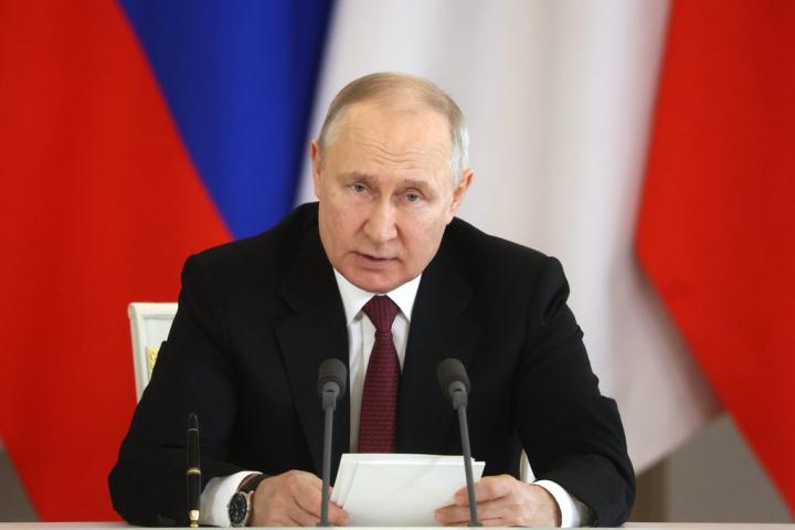 Ο Πούτιν είναι ανοιχτός σε οποιεσδήποτε επαφές για την επίλυση της σύγκρουσης στην Ουκρανία, λέει το Κρεμλίνο