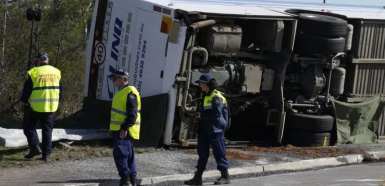 Ελεύθερος υπό όρους ο οδηγός του λεωφορείου, που ανετράπη και σκοτώθηκαν 10 επιβάτες, στην Αυστραλία