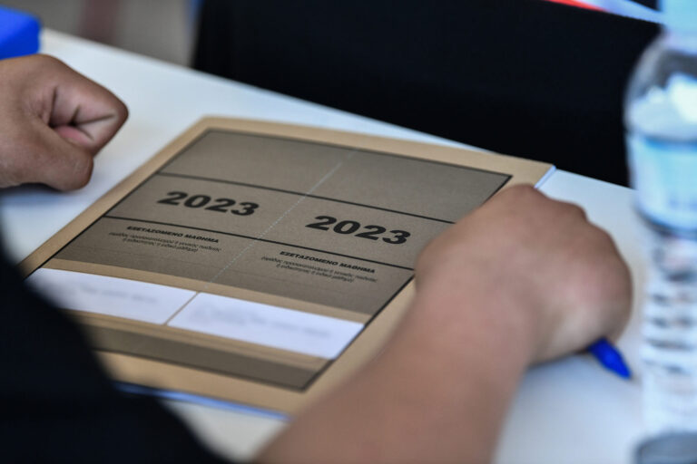 Πανελλαδικές 2023: Ανοίγει η πλατφόρμα για τα αποτελέσματα μέσω SMS