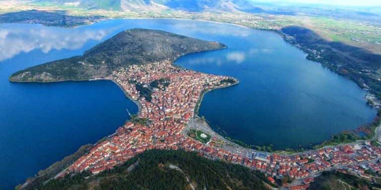 Καστοριά : Δροσερές βουτιές στα γλυκά νερά της λίμνης