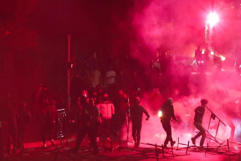 Γαλλία: Πυρπολήθηκαν 1.000 κρατικά και δημοτικά κτίρια και 5.000 αυτοκίνητα στις ταραχές