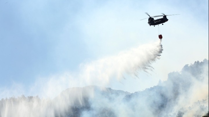 Εκατοντάδες πορτογάλοι πυροσβέστες προσπαθούν να σβήσουν πυρκαγιά