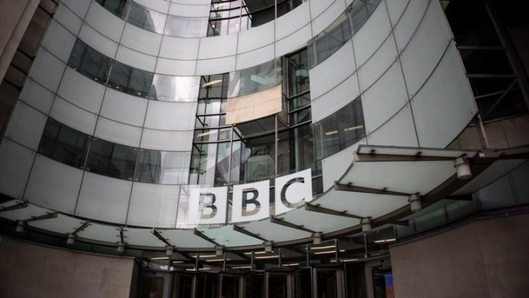 Παρουσιαστής του BBC πλήρωvε έφηβο για να του στέλνει φωτογραφίες πορνογραφικού περιεχομένου