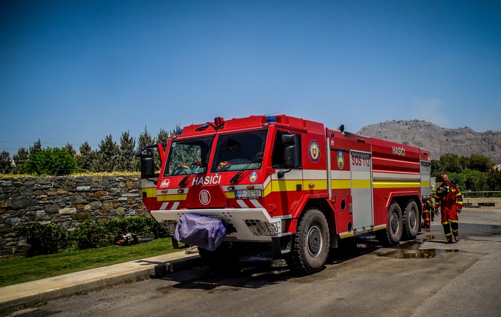 Ομάδα 70 πυροσβεστών και οχημάτων από την Βουλγαρία στην Κέρκυρα για την φωτιά