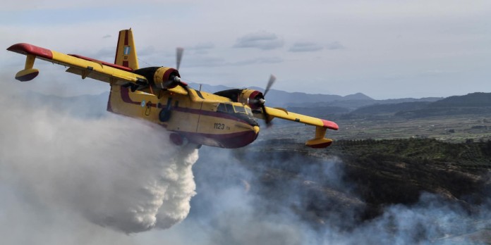 Κατέπεσε Canadair στην Κάρυστο ενώ επιχειρούσε για την κατάσβεση της πυρκαγιάς