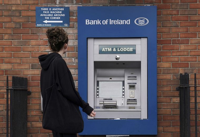 ATM στην Ιρλανδία μοίραζαν δωρεάν χρήματα λόγω τεχνικού προβλήματος